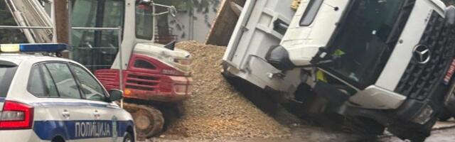 DRAMA na Senjaku: Prevrnuo se kamion (FOTO/VIDEO)