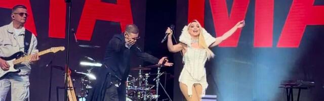 Maja Berović u suknjici sa halterima izašla pred beogradsku publiku: Vladan je dočekao na sceni, pa nastao šou