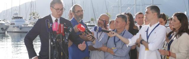 ''Da podnesem ostavku, jer smo bolji?'' - Vučić patosirao crnogorsku novinarku