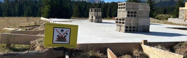RAZOTKRIVENA DIVLJA GRADNJA NA ŽABLJAKU: Otkriven čak 151 objekat bez dozvole, osumnjičeni oštetili budžet države za 350.000 evra (FOTO)