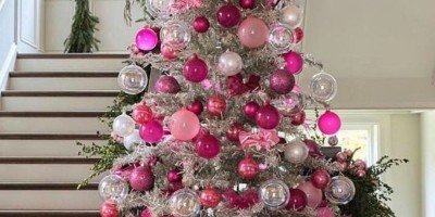Zabavan i glamurozan pink božićni dekor za vaš dom