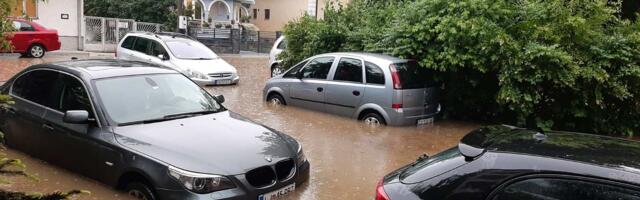 Haos u Čačku, voda se izlila na ulice, puteve, dvorišta, podrume i stambene objekte (FOTO)