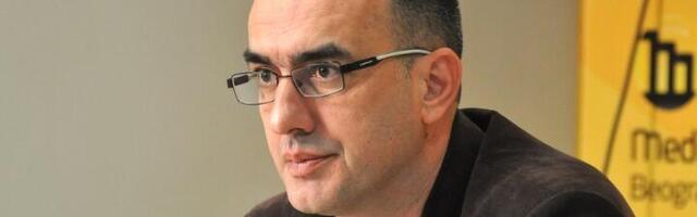 SNS najstrašnije izvređao Gruhonjića i opoziciju u NS