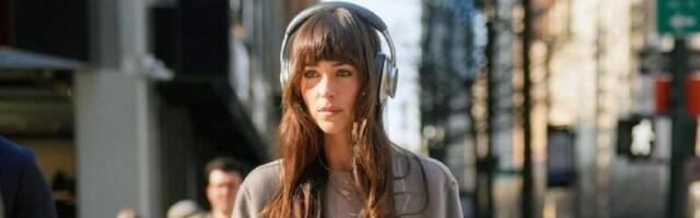 Dakota Džonson na setu novog filma u savršenom kežual izdanju