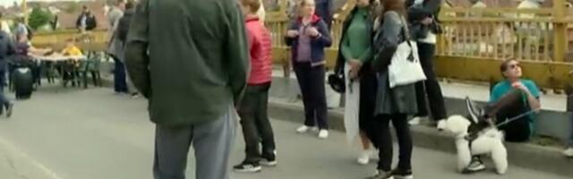 Incident na blokadi nadvožnjaka u Kragujevcu: Žena gađala flašom studentkinju