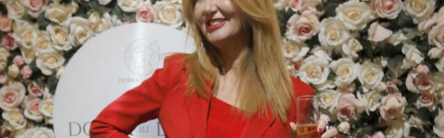 NAŠA POZNATA VODITELJKA JE OVAKO DOVELA LINIJU DO SAVRŠENSTVA I TO KRAJEM 6. DECENIJE: "Želim da budem najbolja verzija sebe!" (FOTO)