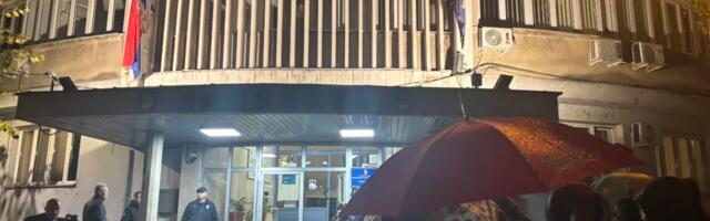Prekinut protest ispred PU Niš – posle privođenja u Beogradu, niški studenti pušteni