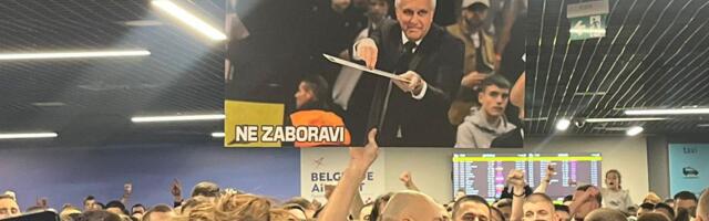 Partizanovci na iglama: Ostoja i Željko više od sat vremena iza zatvorenih vrata, razgovor još traje!