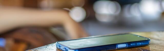 Da li držite telefon na stolu? Psiholozi tvrde da ovaj detalj govori više o Vama nego što mislite