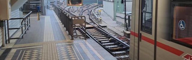 Horor u metrou u Tajpeju: Bacio dimnu bombu, pa ljude napao nožem, troje mrtvih!