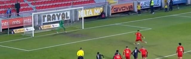 Poslednji meč Superlige u 2025. godini doneo i jedan od najgore izvedenih penala u sezoni