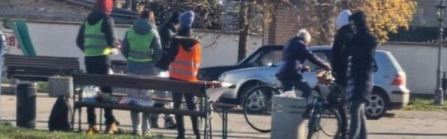 "Nesposobni, čekaju priliku da zajašu!" Opozicioni novinar udario po blokaderima: Skup u Pazaru malobrojan, preuzela ga SDA (FOTO)