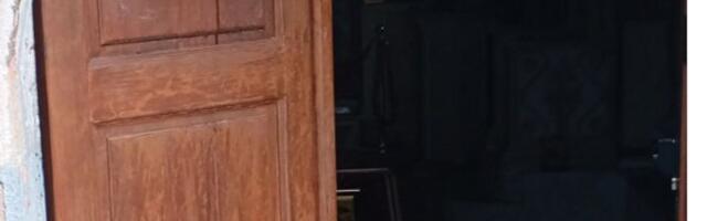 Beščašće na delu: Na Crkvi Sv. Dimitrija u Dobrotinu razvaljena ulazna vrata i ukraden novac od priloga