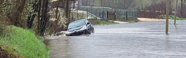 MUP: Kiša napravila PROBLEME u Lučanima i Požegi (FOTO)