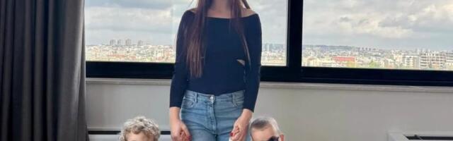 Bogdana se vratila iz Rusije, pa objavila sliku sa Krstanom i Isaijom iz Cecine vile: Prizor raznežio sve