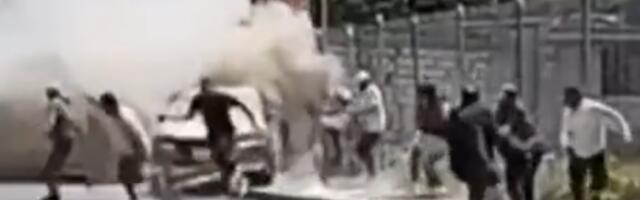 HOROR! AUTOMOBIL SE ZAKUCAO U PUBLIKU: Dvoje MRTVI, dete bez nogu! Krvavi haos, ljudi ležali nepomično na putu! (VIDEO