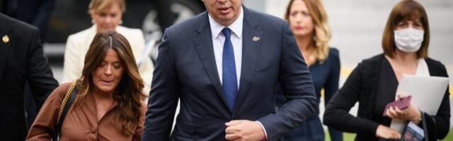 Suzana Vasiljević brani Vučića za britanski Telegraf zbog optužbi o „snajperskim safarijima“: „Nije koristio oružje“