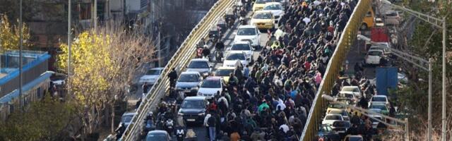 (VIDEO) Potpuni prekid interneta u Iranu, protesti sve masovniji, 45 stradalih: Tramp preti udarima „ako počnu da ubijaju demonstrante“