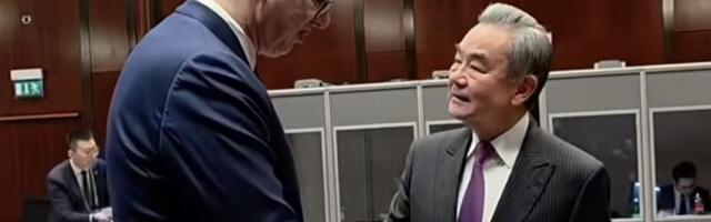 “Srbija ostaje pouzdan partner Kine u Evropi”: Predsednik se sastao sa Vang Jiem u Minhenu (VIDEO)