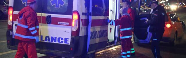 NOĆ U BEOGRADU Dve teške nesreće na Zrenjaninskom putu: Povređen motociklista (19), devojka (20) izvučena iz prevrnutog automobila