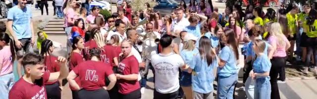 Poslednji srednjoškolski dan maturanata medicinske škole FOTO/VIDEO