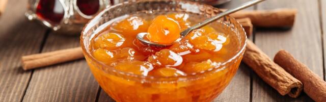 Slatko od belih trešanja – tradicionalni recept za mirisnu zimnicu