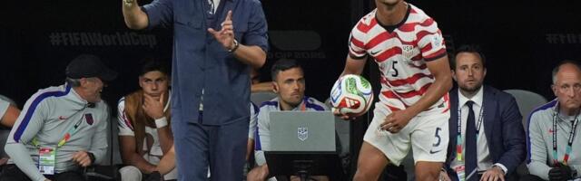 Momenat za istoriju, videli smo novo FIFA pravilo na delu! Ameri kažnjeni na utakmici protiv Australije
