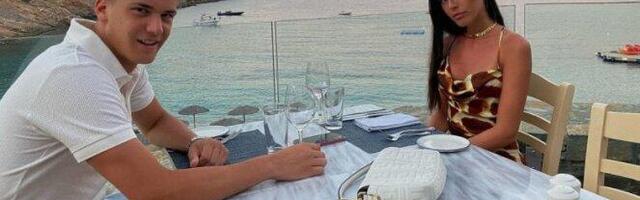 LEPA ITALIJANKA ZALUDELA DEKIJEVOG SINA! Uživaju za sve pare, od pogleda zastaje dah! (FOTO)