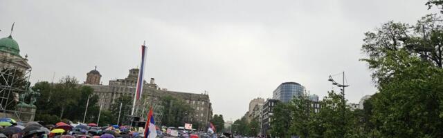 “Srbija protiv nasilja”: Počelo formiranje prstena oko RTS-a