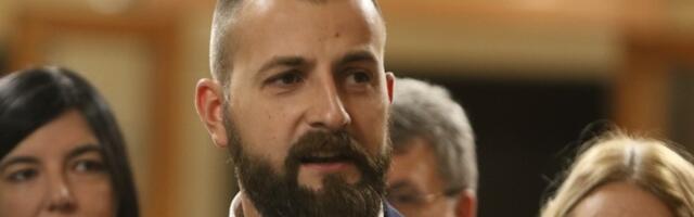 "Udžbenike će pisati oni koji su imali kečeve i fakultete završavali na livadi"