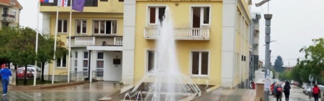 Surdulica: Za sve osnovce po 10.000 poklon iz budžeta