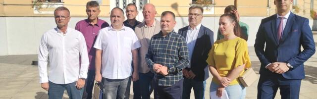 Opozicioni odbornici izdali Deklaraciju kojom osuđuju ugrožavanje života Pavla Cicvarića i traže od Skupštine grada da je usvoji (VIDEO)