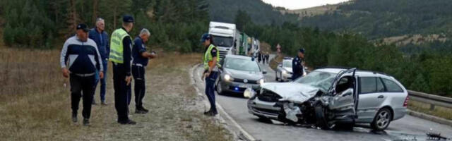 UŽAS U KOMŠILUKU Fudbaler poginuo u saobraćajnoj nesreći, gledao u telefon u trenutku nesreće - stradala još jedna osoba