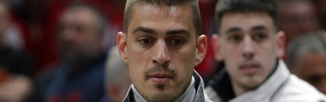 "Kako vas nije sramota, ostavite ga na miru": Otac Stefan brani Vujadina Savića