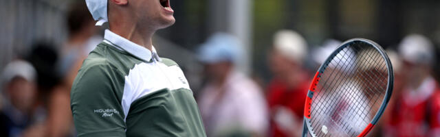 Hamad Međedović igra protiv De Minora u drugom kolu AO