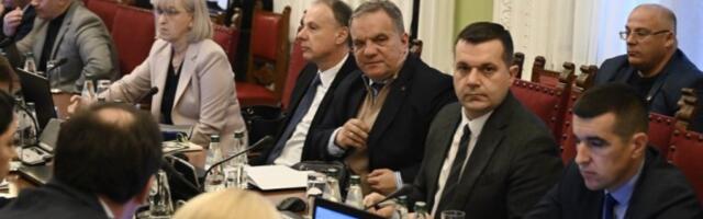 REKTOR JE MALO NERVOZAN? Zaigrala ruka Đokiću dok govori Ana Brnabić! (VIDEO)