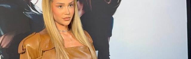 Breskvica kao milion dolara na promociji albuma! Na njoj YSL mantil do poda, vreli minić otkrio brutalne noge