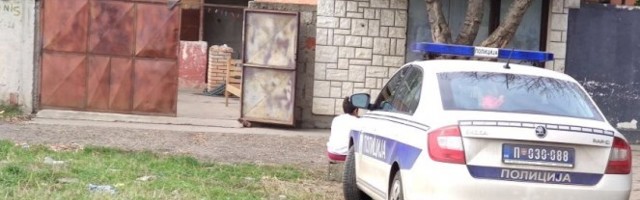 OTAC SINA UDARIO SEKIROM, MLADIĆ GA BRANI: Žestoka svađa umalo da se završi kobno, POTEGNUTO JE SMRTONOSNO ORUŽJE!