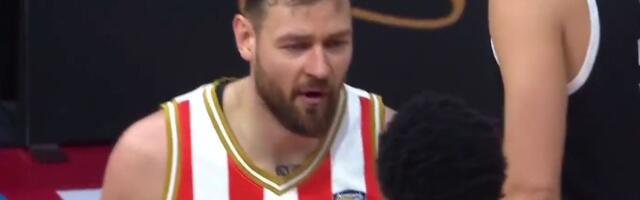 Zamalo tuča u Areni: Motejunas i Braun u klinču zbog nesmotrenog faula Amerikanca /VIDEO/