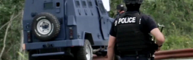 Анђелковић: Двојица службеника Поште у Косовској Митровици пуштени на слободу