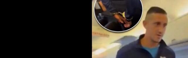 Fudbaler uhapšen zbog bombe: Stavili mu lisice u avionu, putnici ga psovali, nastao potpuni haos (VIDEO)