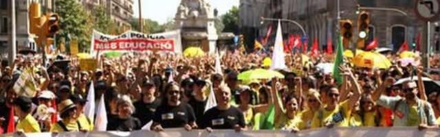 Просветни радници у Валенсији настављају штрајк, траже веће плате