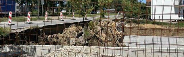 Zbog pucanja azbestne vodovodne cevi obrušio se trotoar u kragujevačkom naselju Vašarište: Grad aktivno prati razvoj situacije na terenu