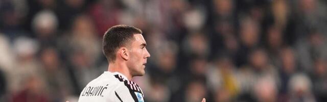 Vlahović zagrlio saigrača i sprečio skandal u Juventusu (VIDEO)