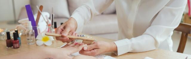Zima 2025. donosi spoj tradicije i inovacije u manikiru: Koji trend će osvojiti ljubitelje lepote