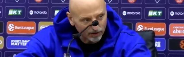 ŠTA JE IZAZVALO OVAKVU REAKCIJU SAŠE OBRADOVIĆA?! Zvezdin trener opsovao, a onda shvatio da je počela konferencija (VIDEO)