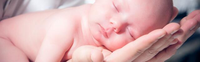 Vidović obišla prvorođene bebe i roditeljima dodelila vaučer od 300.000 dinara