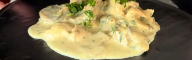 Kao sos ili samostalno jelo: Kremasta piletina sa karijem, šampinjonima i dve vrste sira