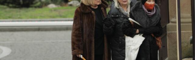 SAHRANJENA Senka Veletanlić: Veliki broj kolega se oprostio od čuvene pevačice (FOTO)