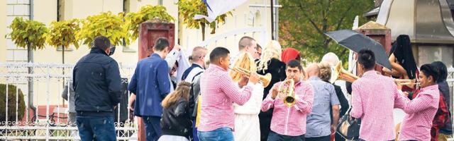 SKANDALČINA NA SVADBI KOD NIŠA! Mladoženja nestao usred slavlja, kad su videli gde je, nastao opšti haos - "Nisu znali ko šta radi, svi su se umešali!"